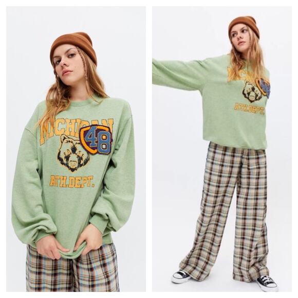 Urban Outfitters Michigan Patch Crewneck Sweatshirt Small Green Pullover Cozy - Picture 1 of 12
